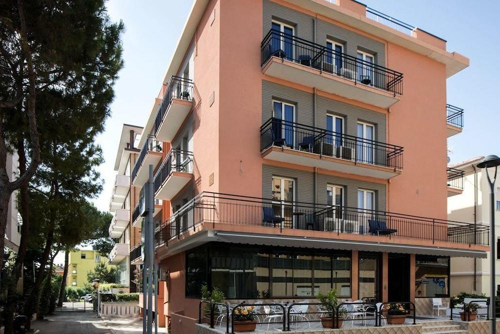 Hotel Scarlet Rímini Exterior foto